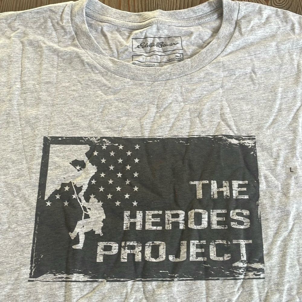 NWT Eddie Bauer Men’s Gray “The Heroes Project” tee shirt -Size L